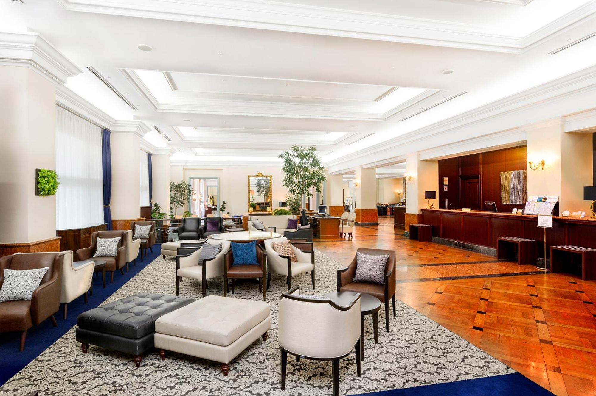 Hotel Den Haag Huis Ten Bosch Sasebo Exterior foto The lobby of the hotel