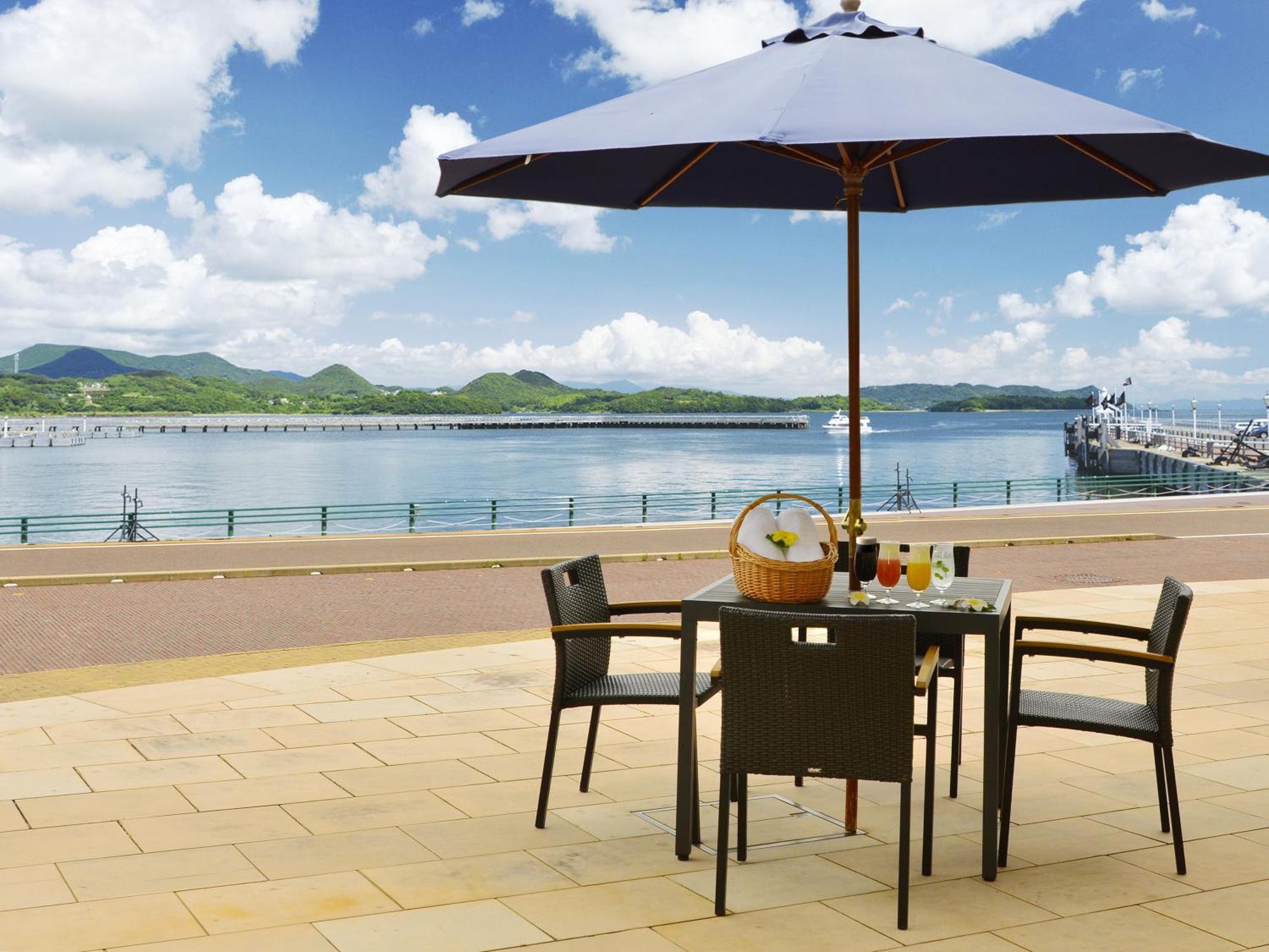 Hotel Den Haag Huis Ten Bosch Sasebo Exterior foto Patio furniture